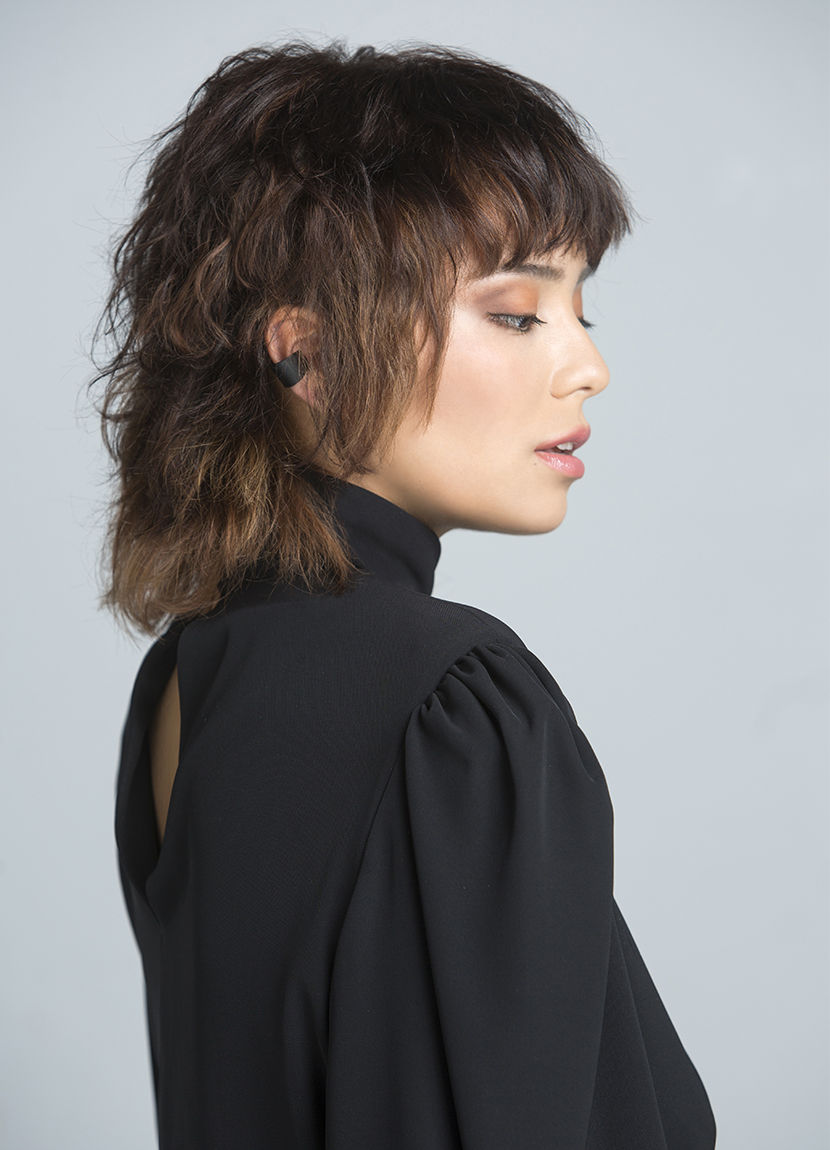 El corte Mullet en su versión más salvaje con flequillo y peinado con volumen, secado al aire y con ondas en movimiento.